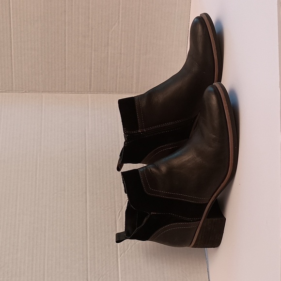 Korks Thyone‎ Black Suede & Leather Ankle Bootie Side Zip Women’s 7 - Picture 1 of 13